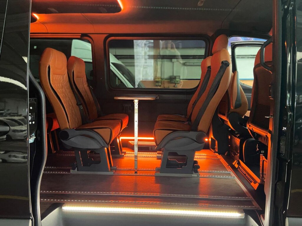 Taxi with Mercedes Sprinter from Venice